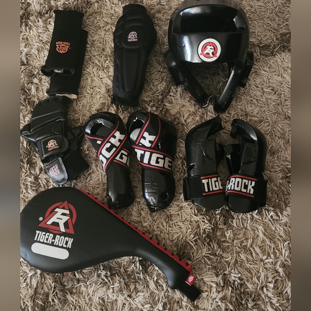 Tiger Rock Sparring and Board Breaking Gear - Youth Small/Medium